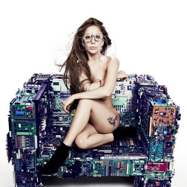Lady Gaga is not seeing Johnny Depp (PR)